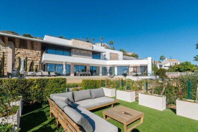4 Bedroom Detached Villa in Los Arqueros - Image 3