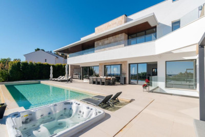 4 Bedroom Detached Villa in Los Arqueros - Image 5