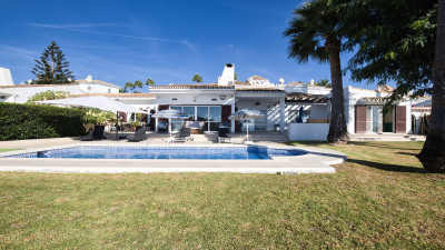 4 Bedroom Semi-Detached House in La Duquesa - Image 1