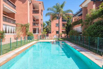 2 Bedroom Middle Floor Apartment in Marbesa