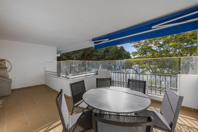 2 Bedroom Middle Floor Apartment in Puerto Banús - Image 4