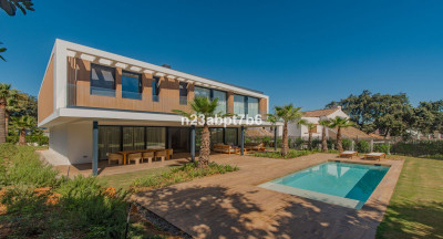 5 Bedroom Detached Villa in Sotogrande Costa - Image 1