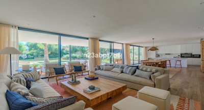 5 Bedroom Detached Villa in Sotogrande Costa - Image 2