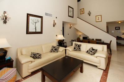 3 Bedroom Penthouse in La Mairena - Image 2