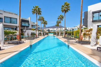 4 Bedroom Semi-Detached House in Estepona - Image 4