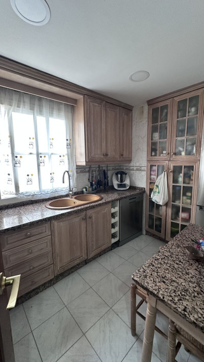 3 Bedroom Top Floor Apartment in San Pedro de Alcántara - Image 4