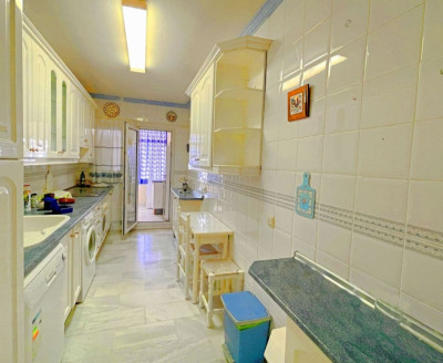 3 Bedroom Middle Floor Apartment in Estepona - Image 3