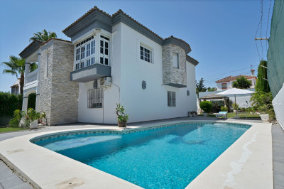 3 Bedroom Detached Villa in Estepona - Image 2