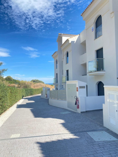 1 Bedroom Penthouse in Manilva - Image 3