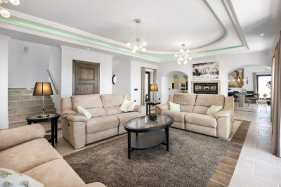 4 Bedroom Detached Villa in Mijas - Image 3