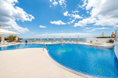 2 Bedroom Middle Floor Apartment in New Golden Mile