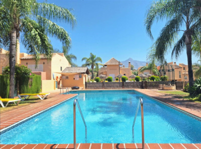 4 Bedroom Townhouse in Nueva Andalucía - Image 2