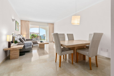 2 Bedroom Ground Floor Apartment in Benahavís - Image 2