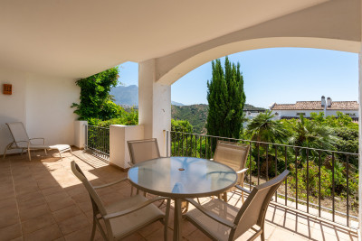 2 Bedroom Ground Floor Apartment in Benahavís - Image 4