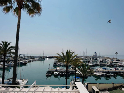 2 Bedroom Middle Floor Apartment in La Duquesa