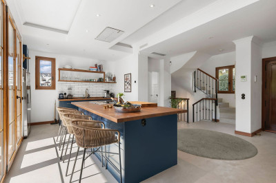 4 Bedroom Detached Villa in Selwo - Image 1