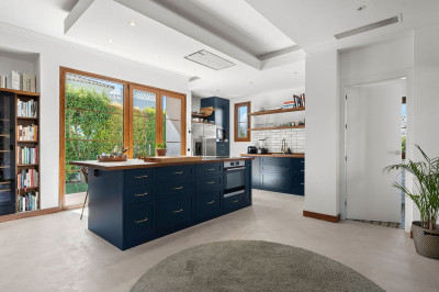 4 Bedroom Detached Villa in Selwo - Image 4
