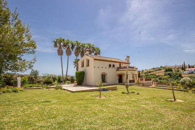 3 Bedroom Detached Villa in La Cala de Mijas - Image 1