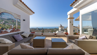 3 Bedroom Penthouse in Doña Julia - Image 2