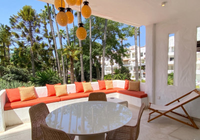 3 Bedroom Middle Floor Apartment in Puerto Banús - Image 2