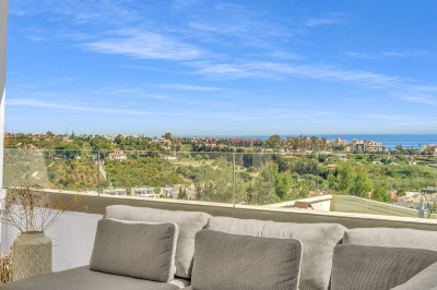 2 Bedroom Top Floor Apartment in Estepona - Image 1