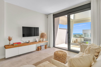 2 Bedroom Top Floor Apartment in Estepona - Image 4