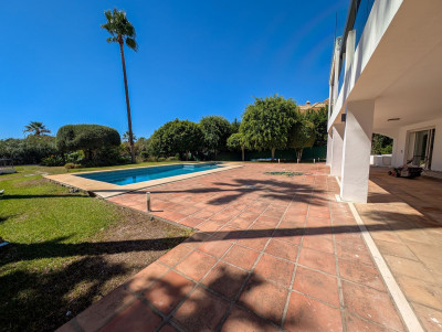 5 Bedroom Detached Villa in Nueva Andalucía - Image 3