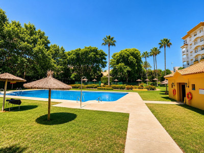 2 Bedroom Middle Floor Apartment in Estepona - Image 5