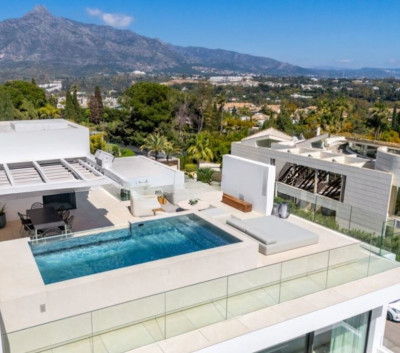 3 Bedroom Semi-Detached House in Nueva Andalucía - Image 1