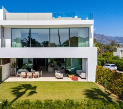 3 Bedroom Semi-Detached House in Nueva Andalucía - Image 2