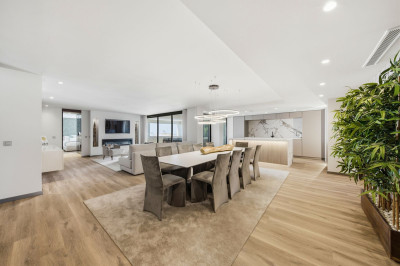 5 Bedroom Middle Floor Apartment in Puerto Banús - Image 2
