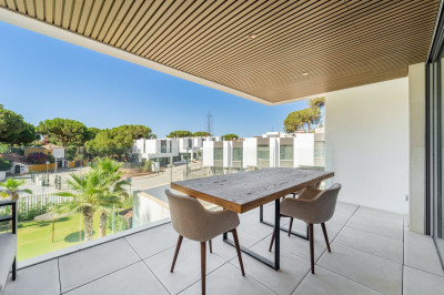 3 Bedroom Middle Floor Apartment in Elviria - Image 2