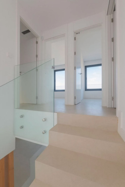 3 Bedroom Detached Villa in Estepona - Image 4