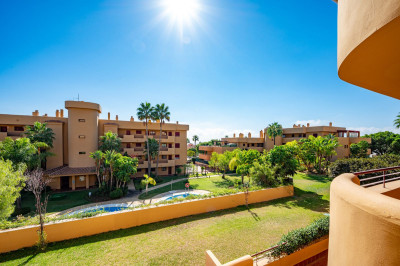 1 Bedroom Middle Floor Apartment in La Cala de Mijas - Image 2