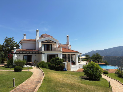 5 Bedroom Detached Villa in La Zagaleta - Image 1