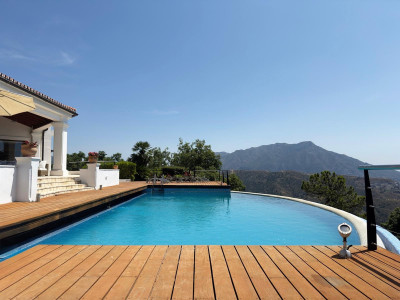 5 Bedroom Detached Villa in La Zagaleta - Image 2