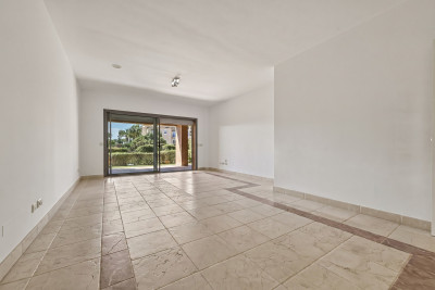 2 Bedroom Ground Floor Apartment in Estepona - Image 3