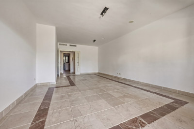 2 Bedroom Ground Floor Apartment in Estepona - Image 5