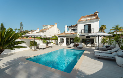 5 Bedroom Detached Villa in Nueva Andalucía - Image 1
