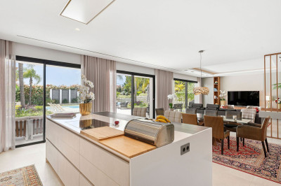 5 Bedroom Detached Villa in Nueva Andalucía - Image 5