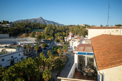 3 Bedroom Penthouse in La Campana - Image 2