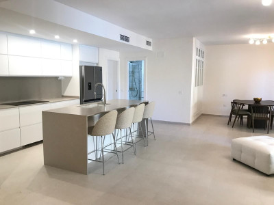 4 Bedroom Middle Floor Apartment in San Pedro de Alcántara - Image 5