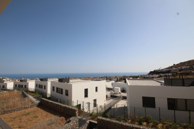 3 Bedroom Semi-Detached House in Riviera del Sol - Image 1