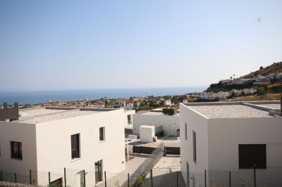 3 Bedroom Semi-Detached House in Riviera del Sol - Image 5