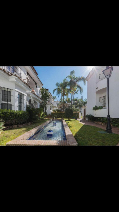 2 Bedroom Middle Floor Apartment in Nueva Andalucía - Image 4