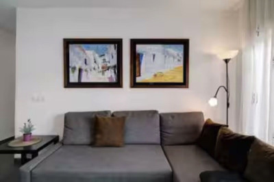 4 Bedroom Middle Floor Apartment in Marbella - Image 2