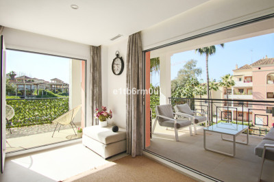 2 Bedroom Middle Floor Apartment in Nueva Andalucía - Image 2
