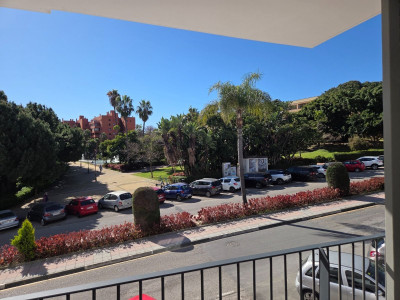 3 Bedroom Middle Floor Apartment in Estepona - Image 4