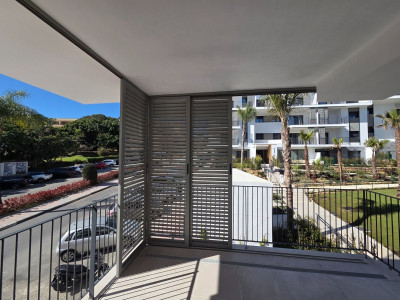3 Bedroom Middle Floor Apartment in Estepona - Image 5