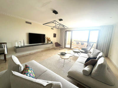 3 Bedroom Middle Floor Apartment in El Paraiso - Image 2